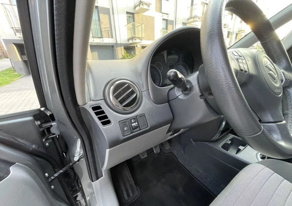 Suzuki SX4 cena 29990 przebieg: 200000, rok produkcji 2011 z Skawina małe 232